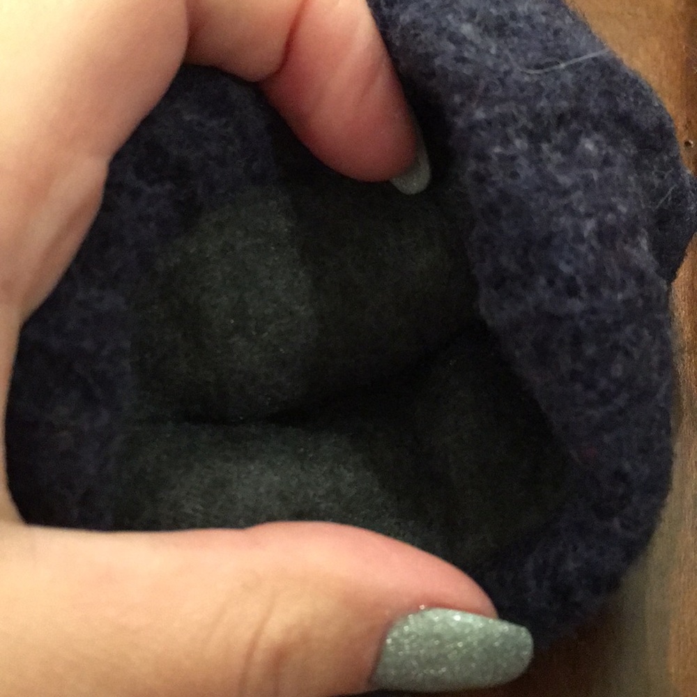 Mittens - Picture 2 of 2
